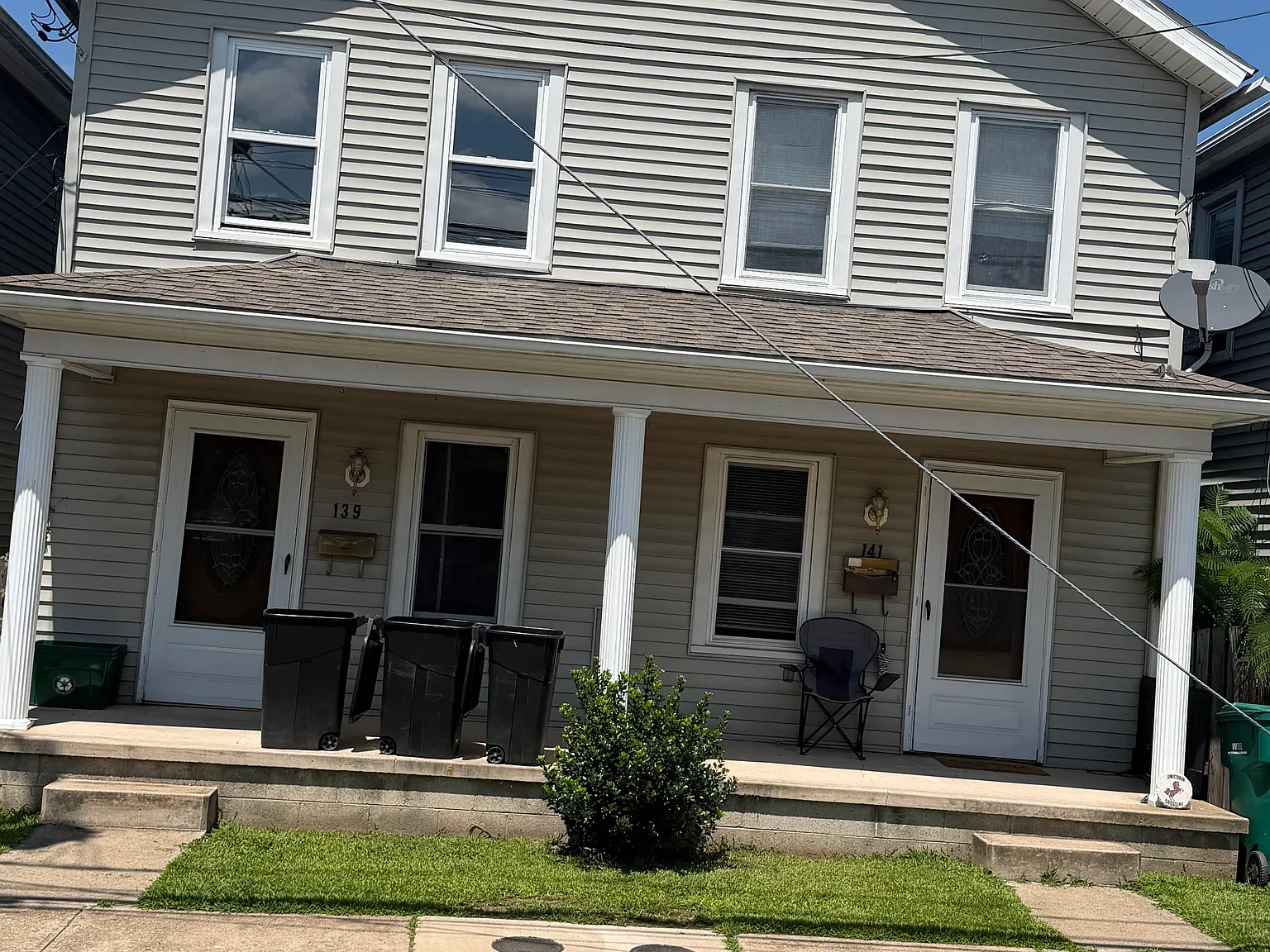 3 bed, 1200 sqft, $1,300 — Photo 1