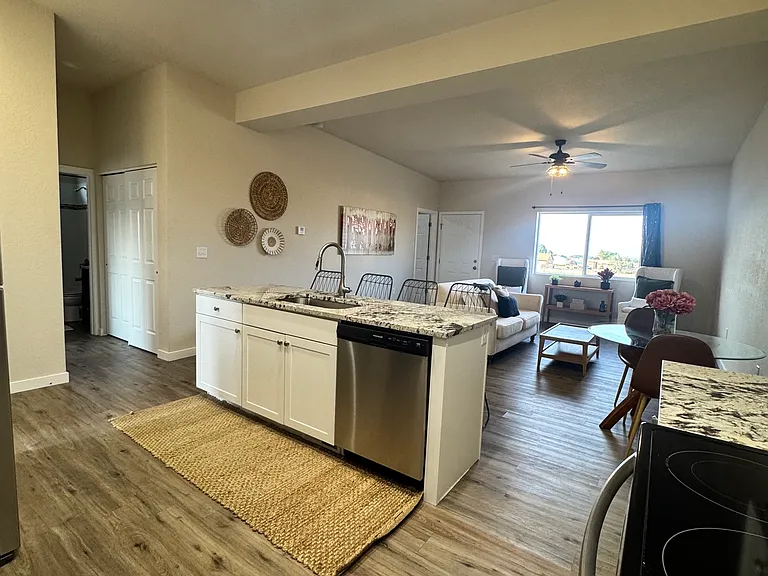 751 E Laporte Dr — Photo 3
