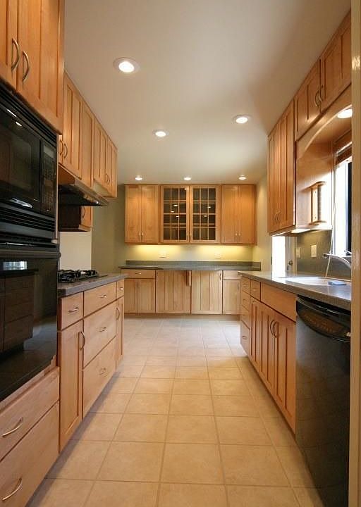 2nd image of 317 E Canterbury Dr