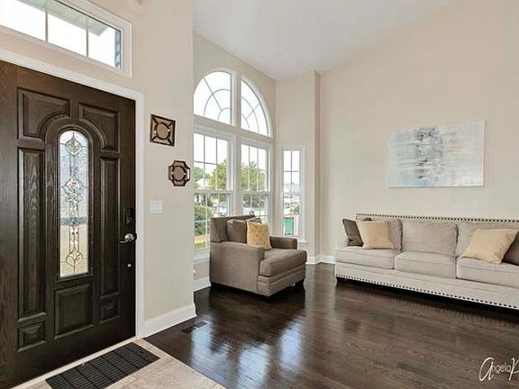 4th image of 18138 W Banbury Dr