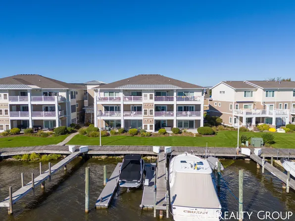 930 W Savidge St Unit 22, Spring Lake, MI 49456
