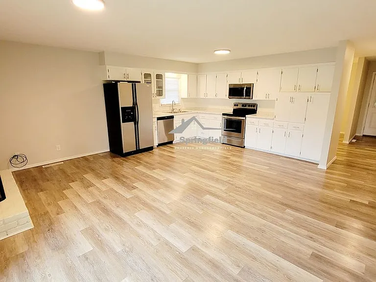 1252 E Cambridge St — Photo 9