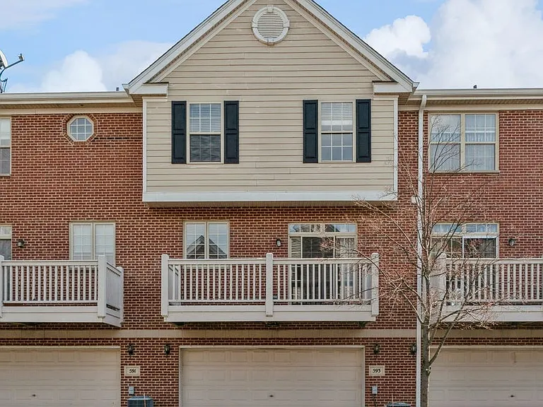 593 Prestwick Ln — Photo 35