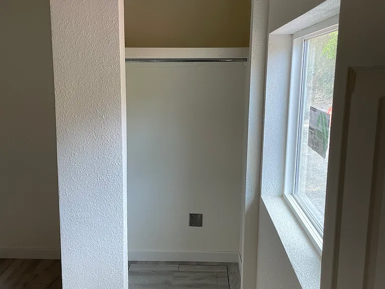 NE Sherwood Pl — Photo 6