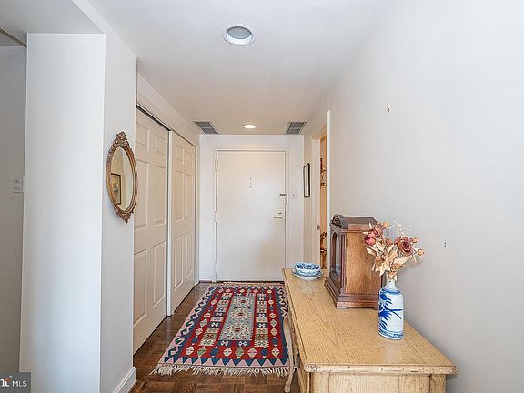 4th image of 100 Grays Ln APT 500