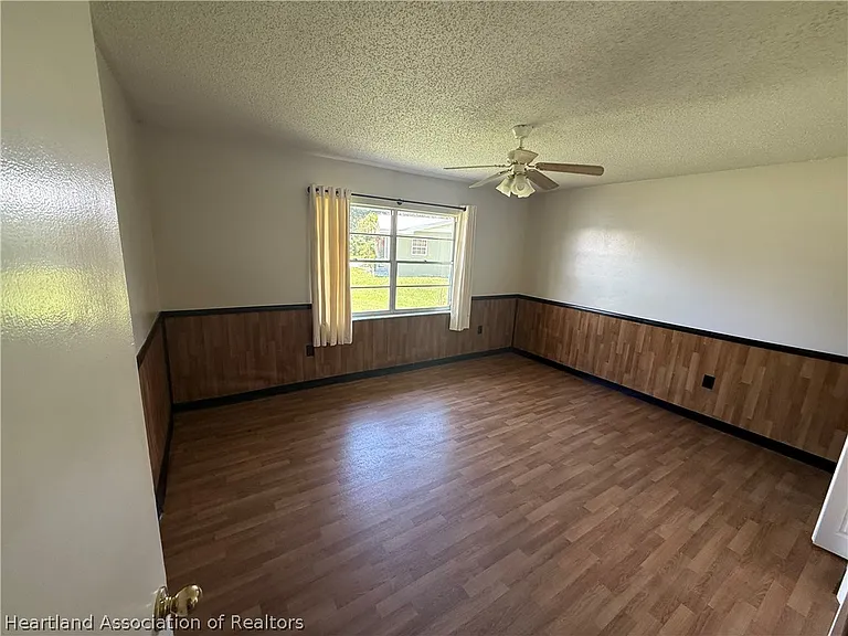 300 Cherry Tree Dr — Photo 9