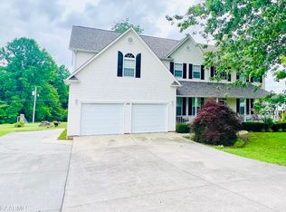 193 Hickory Ln, Jacksboro, TN 37757