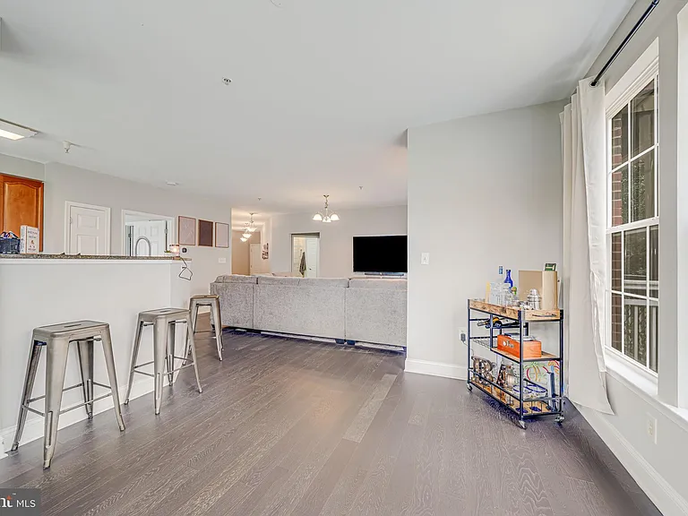 801 S Greenbrier St #113 — Photo 4