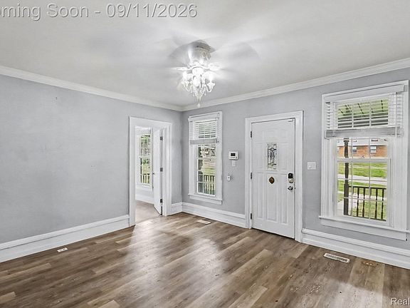 3rd image of 409 Fleming St