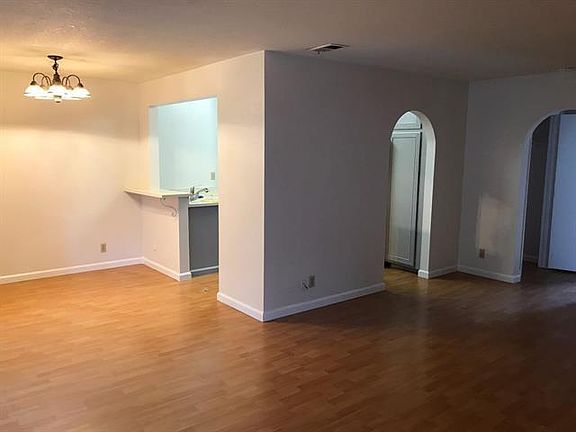 3rd image of 2779 Mauricia Ave
