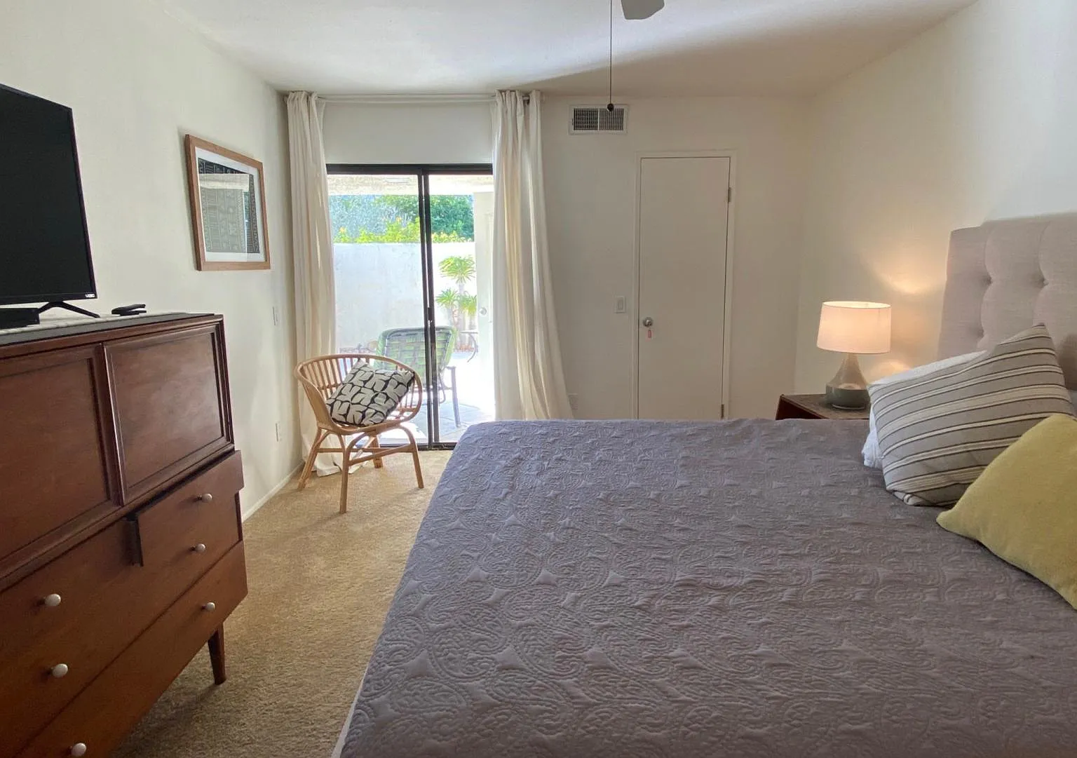 433 N Hermosa Dr — Photo 4