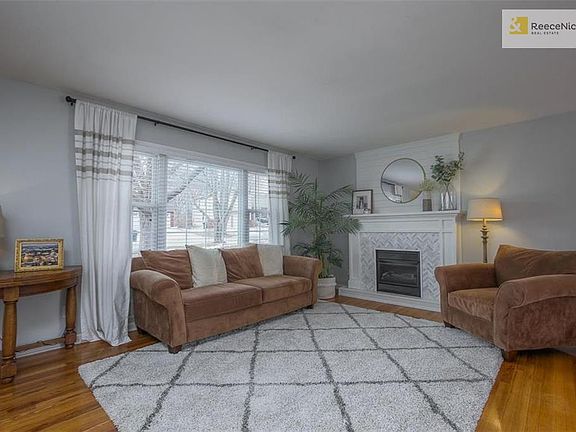 5th image of 8909 Grandview Dr
