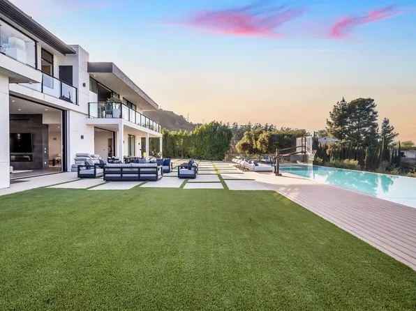 3369 Alana Dr, Sherman Oaks, CA 91403