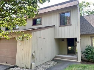 33 Conifer Ln #33, Avon, CT 06001