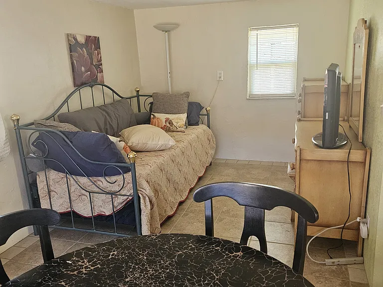 902 1/2 N Orchard Ave — Photo 3