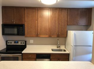 13813 Cedar Rd, Cleveland, OH