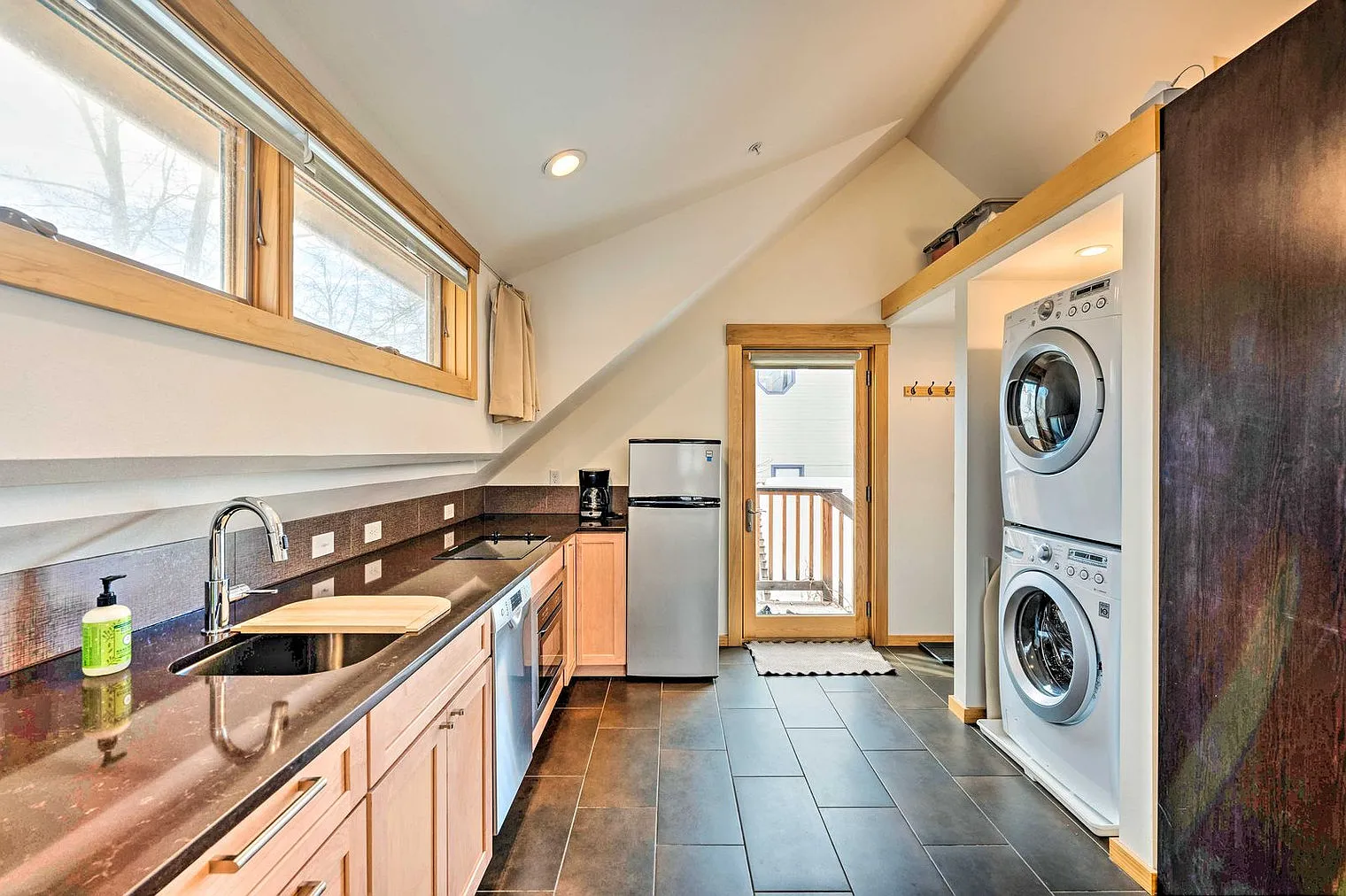 Studio, 1.0 bath, 398 sqft, $2,373 — Photo 2