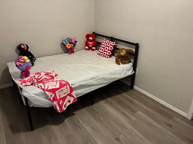 4 bed, 2.0 bath, 1635 sqft, $702 — Photo 2