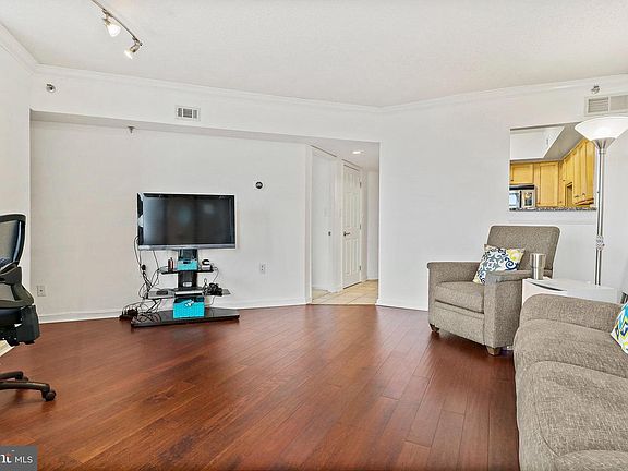 4th image of 1001 N Randolph St APT 809