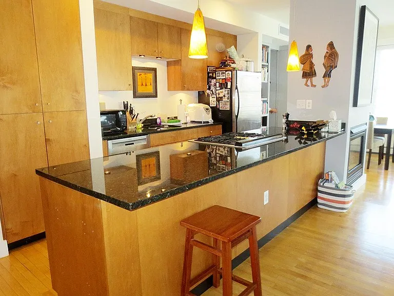 400 Washington St #302 — Photo 23