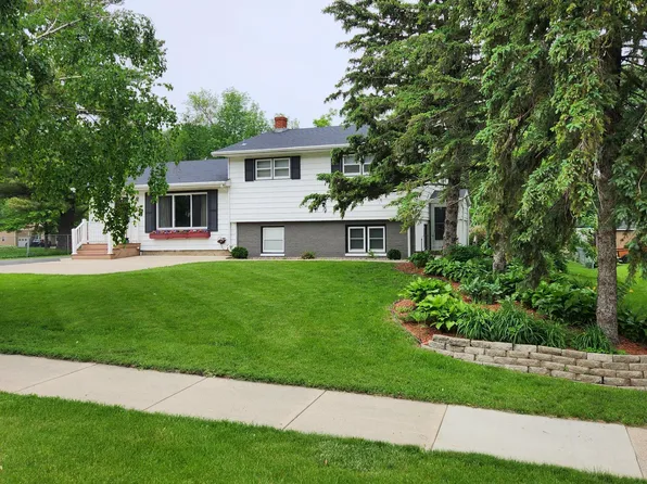 704 19th Ave SW, Willmar, MN 56201