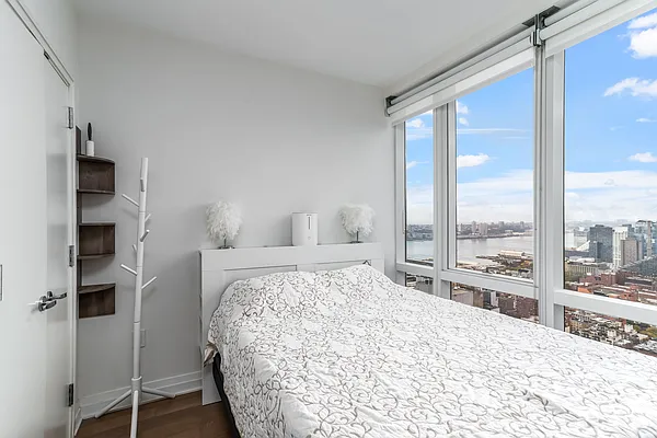 Rented by Christie's International Real Estate Group, LLC | media 11