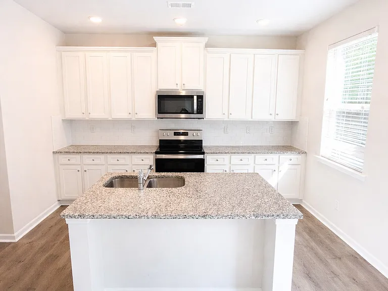 214 Patriots Way — Photo 9