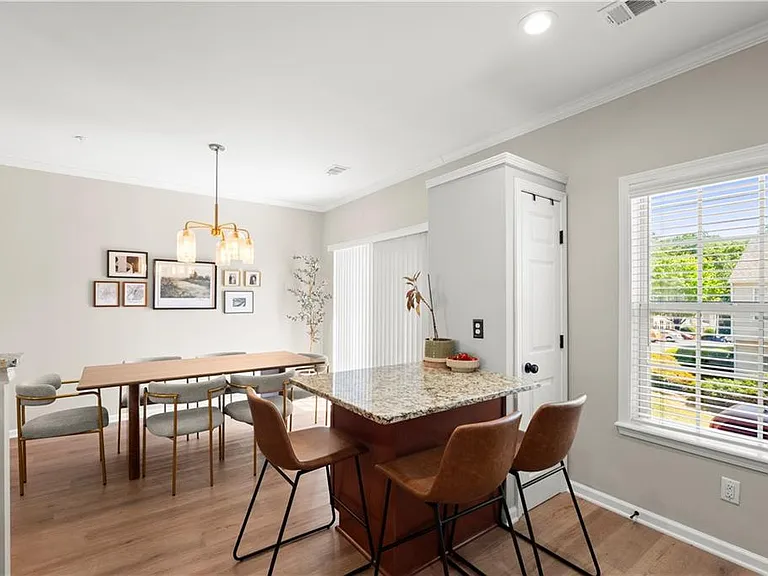 2000 Kilmington Sq — Photo 12