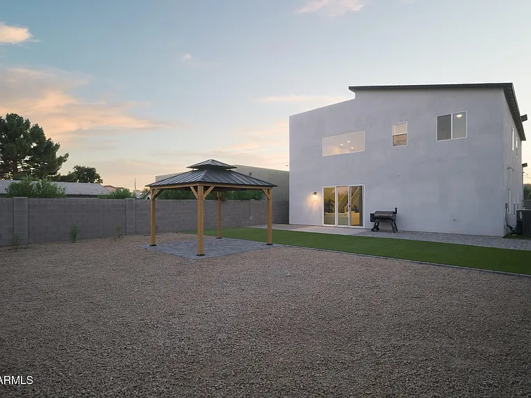 2821 N 28th Pl — Photo 22