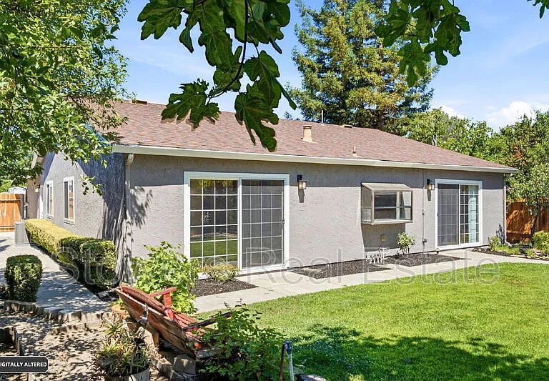318 Joyce St — Photo 49