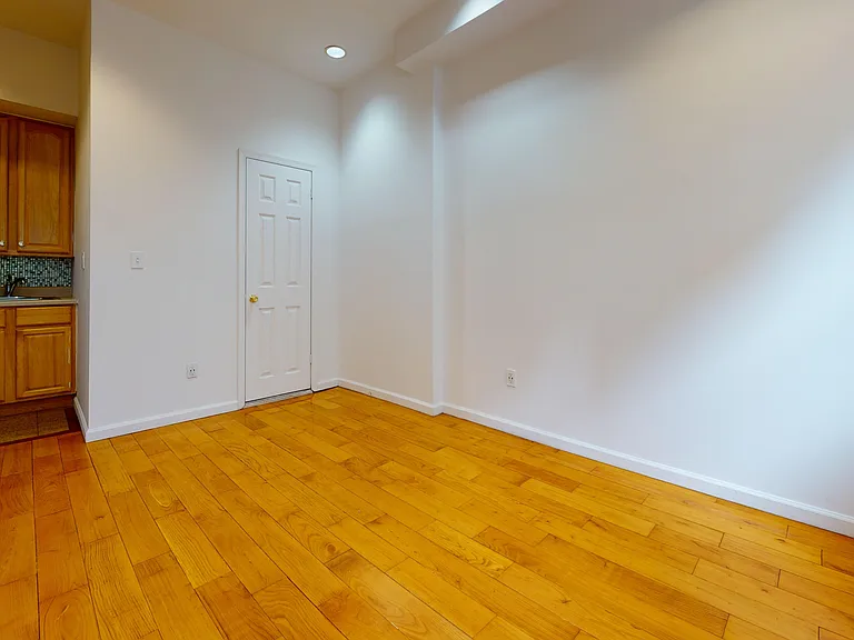 249 E 53rd St #1C — Photo 6
