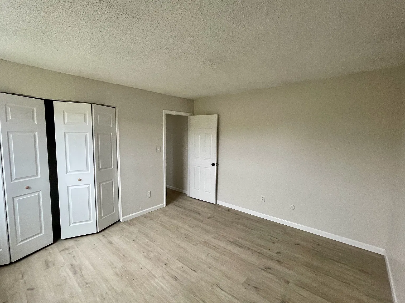 4205 Loomis Ave — Photo 3
