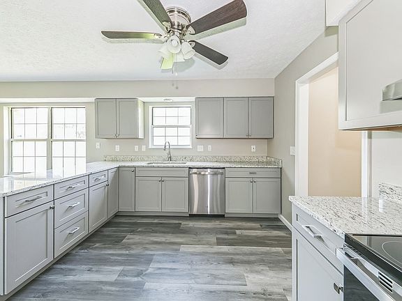 5th image of 8351 Country Oaks Sta