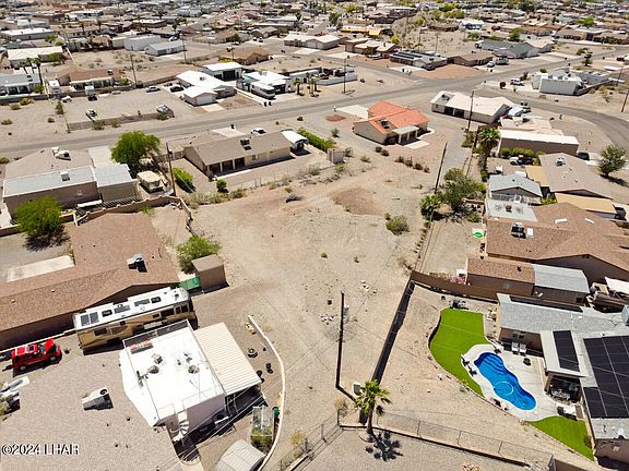 5th image of 2265 Holly Ave