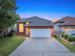 2385 Gatwick Ave, Windsor, ON N8P 1Y7