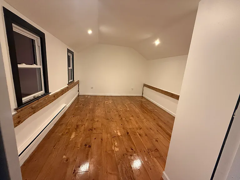 298 Naubuc Ave #2 — Photo 4