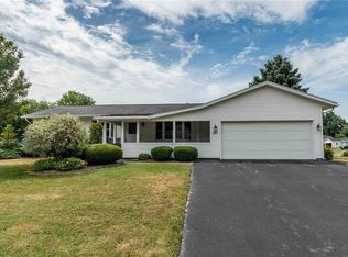 281 Rockway Dr, Rochester, NY 14612