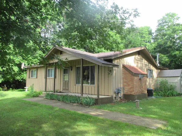 255 4th St, Montello, WI 53949