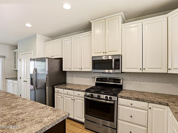 5th image of 407 Susquehanna St #1207