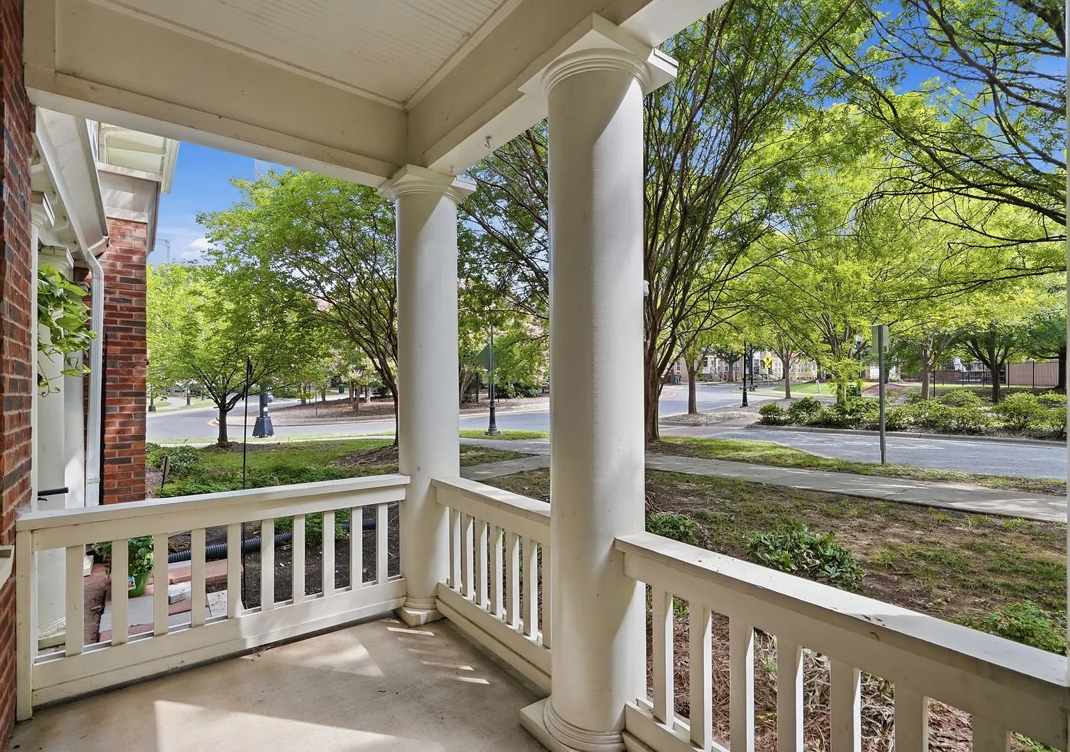 Uptown Charlotte Townhome with Dual Primary Suites — Photo 4