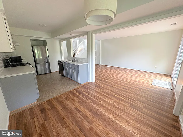 307 Charles St — Photo 7