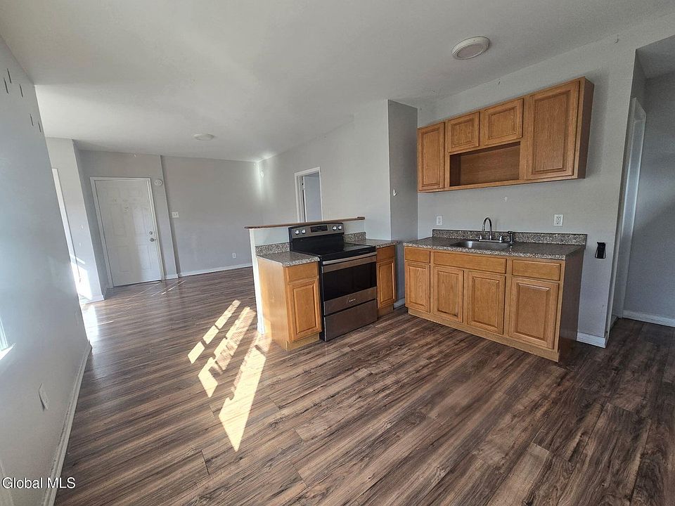 1st image of 9 Bayard St #2R