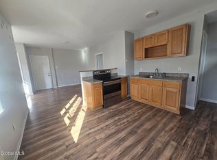 9 Bayard St #2R, Amsterdam, NY 12010