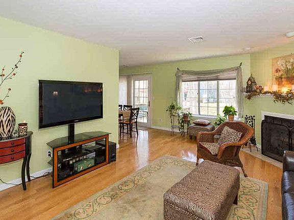 4th image of 706 Bentley Ct #706