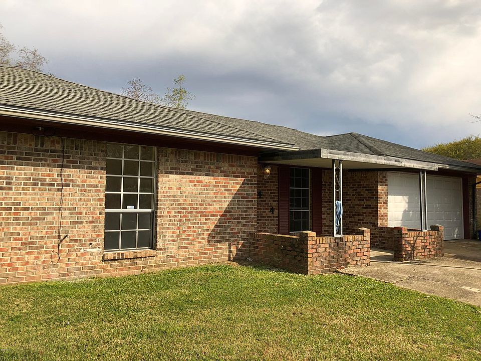 1st image of 404 Mose Dr