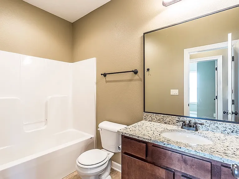 1647 Glade Dr SW — Photo 9