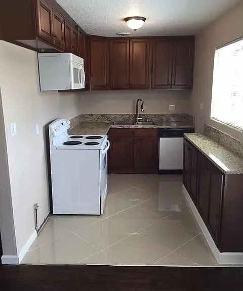 907 Acacia Way — Photo 6