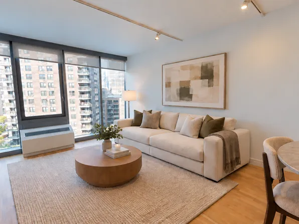 550 West 54th Street image 1 of 31