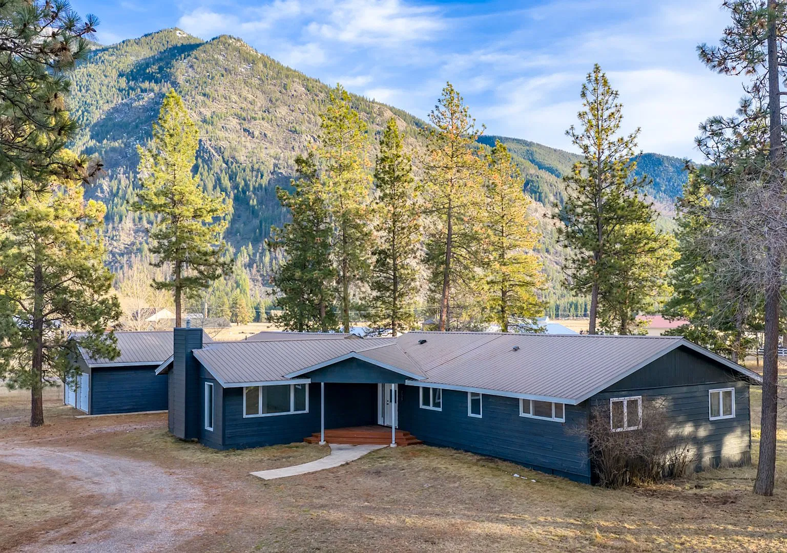 Beautifully Remodeled, Spacious 4-Bedroom Home on 2.14 Acres $3,200/Month — Photo 1