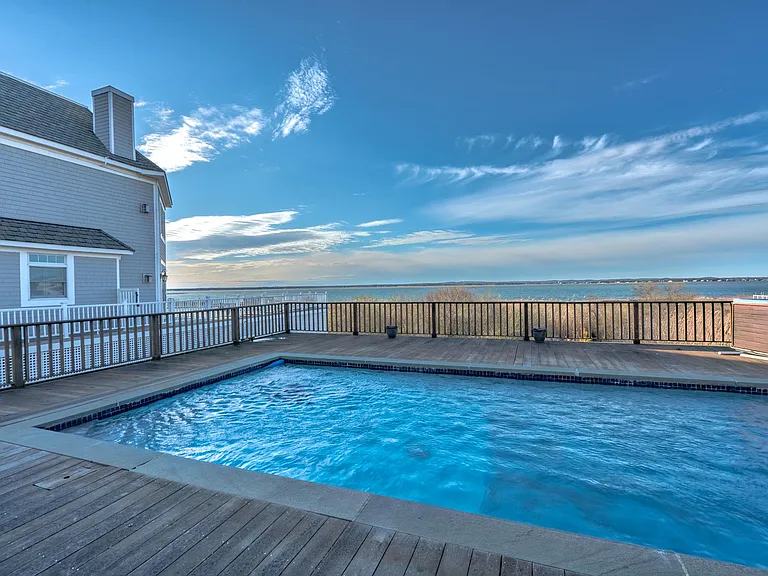 818 Dune Rd — Photo 11